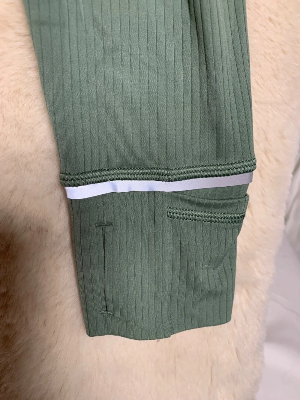 LULULEMON WOMENS ITS RULU RIBBED CROPPED HALF ZIp green sz 10